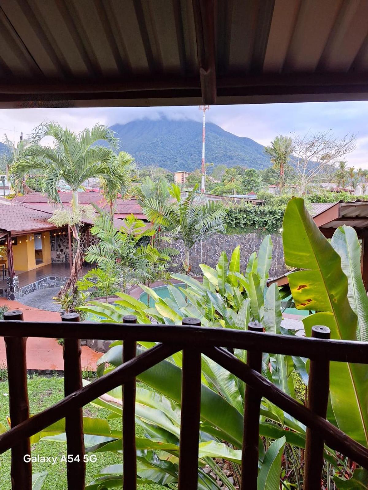 Iris Arenal Hotel La Fortuna Exterior foto